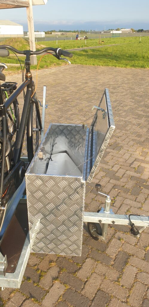 Disselkist op de voorkant van de trailer